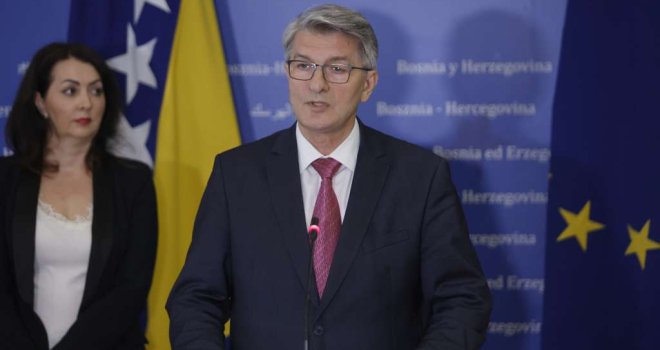 Mehmedović prozvao vrh državnih institucija: Bošnjaci se sistemski potiskuju