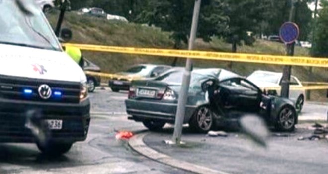 Teška nesreća u Sarajevu: Na Alipašinom Polju sudarila se dva vozila, tri osobe hitno prevezene na KCUS