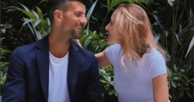 Strasti na Mikonosu: Novak i Jelena Đoković u vrućem zagrljaju na plaži, ona uhvaćena u 'nezgodnoj' pozi