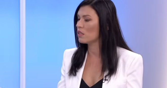 Prvi incident: Sanja Vulić napala posmatrača kandidata opozicije u Doboju? Intervenisala i policija