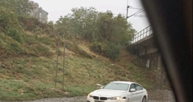 Padavine već prave haos na bh. putevima, automobili ostaju zaglavljeni