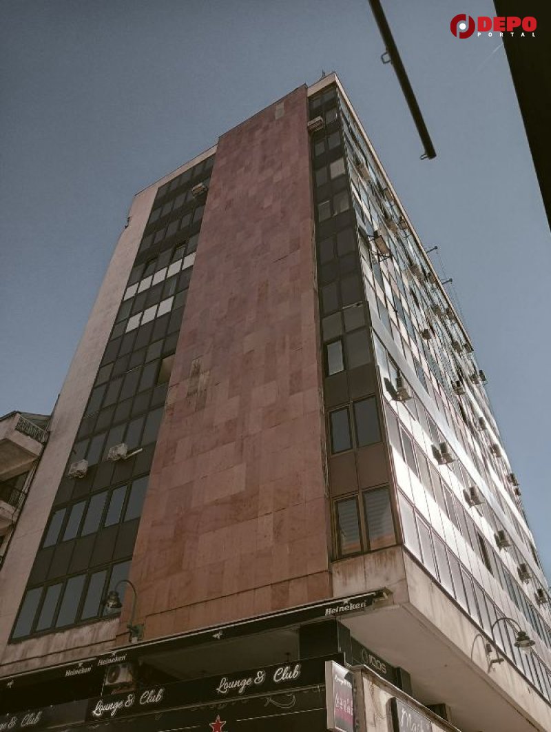 upi-neboder-popravljena-fasada-2 upi-neboder-popravljena-fasada-2