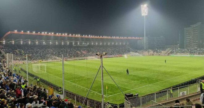 Džeko predvodi napad 'Zmajeva': Selektori Barbarez i Lucescu odredili početne sastave   