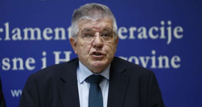 Potpuni haos na sjednici Parlamenta FBiH: Mioković pokušao staviti na glasanje tačku dnevnog reda prije rasprave