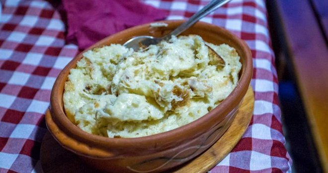 Popara: Staro jelo za doručak i večeru, evo kako se pravi na tradicionalan način