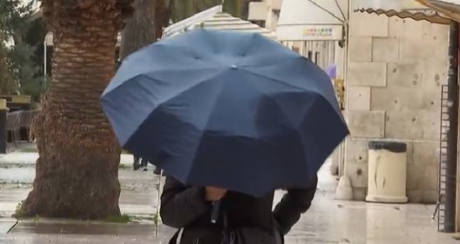 Ulice pod vodom, Civilna zaštita izdala upozorenje: Prekinute trajektne i katamaranske linije