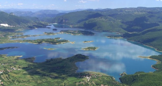 Ispod najljepšeg jezera na Balkanu krije čak se 20 potopljenih sela: Kad vodostaj padne, iz dubine izranjaju aveti!