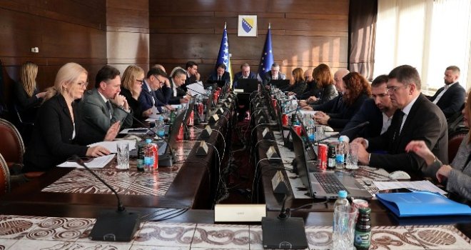 Vlada FBiH odriješila kesu: 200 miliona KM kantonima za provođenje strukturalnih reformi, evo koliko je kome pripalo