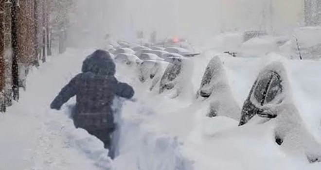 Ledeni haos u Italiji: Kuće nestale pod snijegom, ljudi kopaju tunele