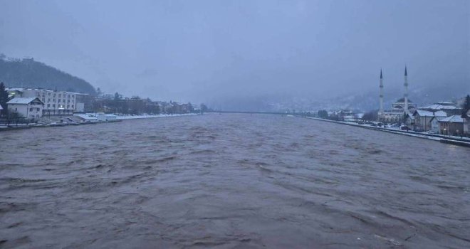 Na pomolu haos?! Drina se u Goraždu izlila na više lokacija! Jutros malo bolje vijesti: Vodostaj u opadanju...