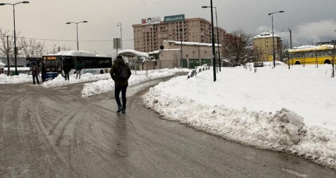 Javni prevoz u KS otežan, ali funkcioniše: U saobraćaju 178 vozila