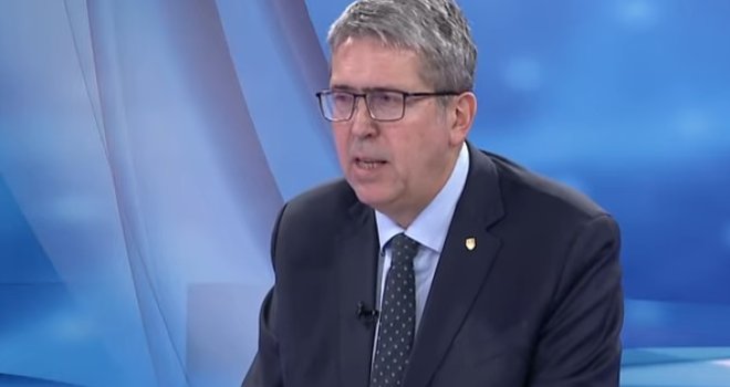 Gradonačelnik Sarajeva o čišćenju snijega: Cjelokupan sistem zakazao, ali prvo treba počistiti ispred svojih vrata