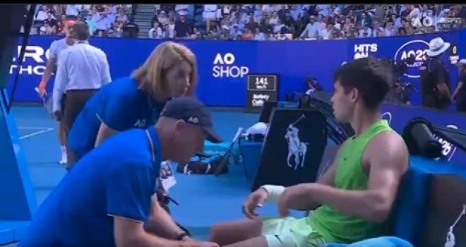 Totalni haos na Australian Openu, Alcaraz povraćao, Zverev vikao na Srpkinju: 'Ovo je j***na glupost!'