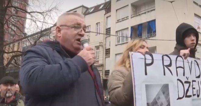 Muriz Memić na protestu u Sarajevu: Ubice slobodno šetaju zahvaljujući ovom  sistemu