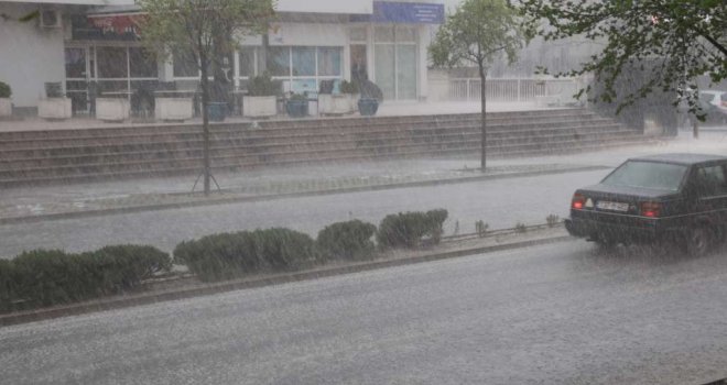 Nevrijeme u Hercegovini: U Mostaru padala krupa