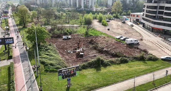 Počelo čišćenje velike parcele u Sarajevu, uz Bulevar Meše Selimovića: Šta će se graditi na ovoj lokaciji?  