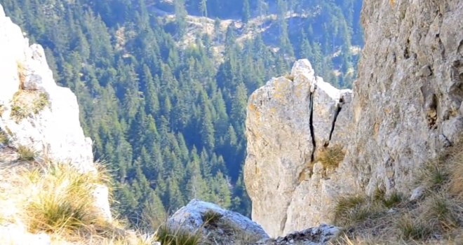 Tragedija na Romaniji: Poginuo muškarac nakon pada sa stijene