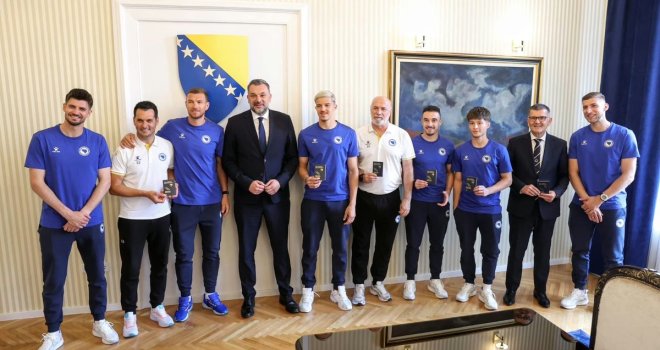 Ministar Konaković uručio diplomatske pasoše reprezentativcima BiH