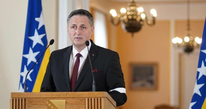 Bećirović: 'Počast za 3.176 ubijenih Prijedorčana, njihovi nevini životi ugašeni su na najsuroviji mogući način'