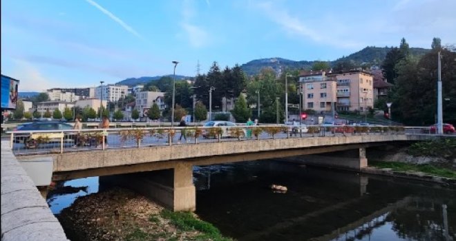 Šta se sinoć dešavalo na Mostu Suade i Olge: Jedna osoba povrijeđena u tučnjavi