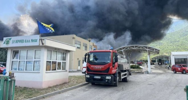 Upućeno upozorenje lokalnom stanovništvu zbog požara na deponiji Uborak