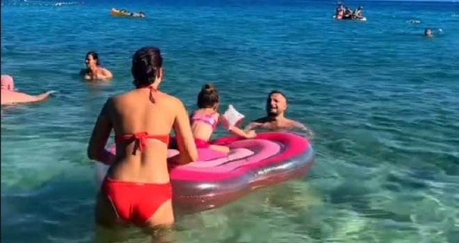 Pljušte reakcije na video s mora: Evo kako znaš da su Bosanci na plaži