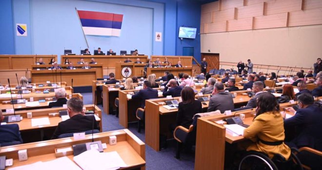 Burna rasprava u NSRS: SDS i PDP podržavaju veto Cvijanović, Duratović protiv, Vukanović tvrdi da je riječ o kampanji 
