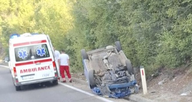 Nesreća kod Salakovca, automobil završio na krovu