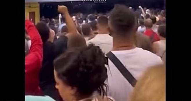 Brojni fanovi Dine Merlina ostali ispred Koševa, tvrde da su se pojavile se i 'duple karte': Šta se sinoć dešavalo?!