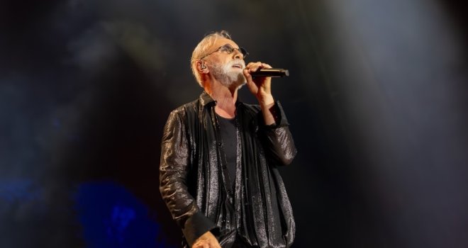 Ništa od spektakla: Nakon bure i paljenja prostorija, otkazan koncert Dine Merlina u Kraljevu, šta kažu organizatori?