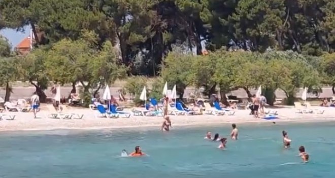 Još jedna dalmatinska plaža krenula u obračun s 'rezervacijom' mjesta na plažama