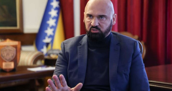 Oglasili se iz FMUP-a: Ministar Isak nije pokrenuo procese u vezi sa promjenom spola, niti je preuzimao takve obaveze!