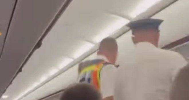 Drama na letu za Tuzlu: Zapalila cigaretu u avionu, pa sletjeli u Budimpeštu