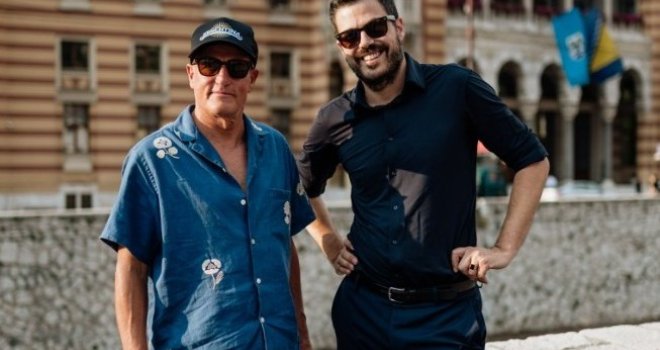 Legendarni Woody Harrelson stigao u Sarajevo, pozirao ispred Vijećnice: Bit će mu dodijeljeno Počasno Srce Sarajeva
