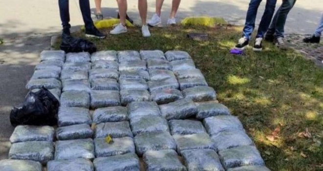 Presretnuto vozilo u centru Sarajeva: Detalji velike policijske akcije 'Transporter' na Marindvoru