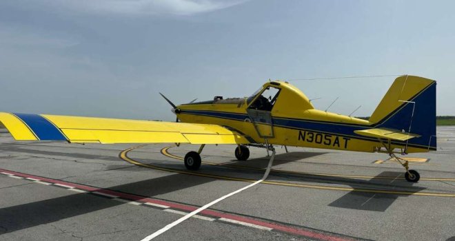 Avion iz Federacije gasi požar u Republici Srpskoj, a vodu puni u Hrvatskoj!