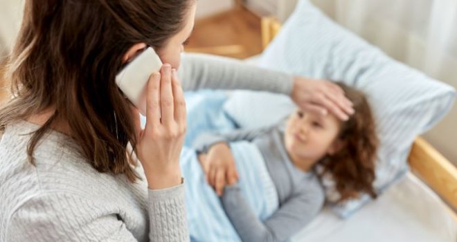 TikTok, Google, AI ili farmaceut: Kome roditelji (najviše) vjeruju kada dijete dobije temperaturu?
