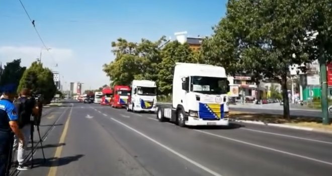 Protestna vožnja na ulicama Sarajeva: Prijevoznici traže promjenu pravila za ulazak u Šengen, uputili se pred Delegaciju EU