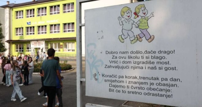 Počela nova školska godina u pet kantona FBiH: U školske klupe sjeli i brojni prvačići