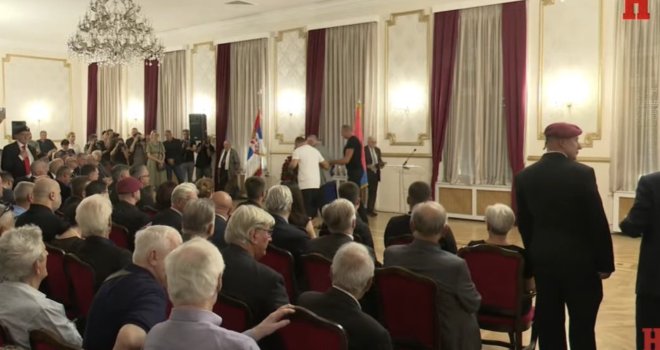 Strah od sankcija: RTRS uživo prenosi komemoraciju Mladiću, ali nije poslao svoju ekipu u Beograd