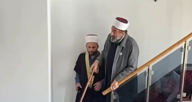 Incident na džumi u Beogradu: Bivši muftija Muhamed Jusufspahić nije dao drugom imamu da održi hutbu?!