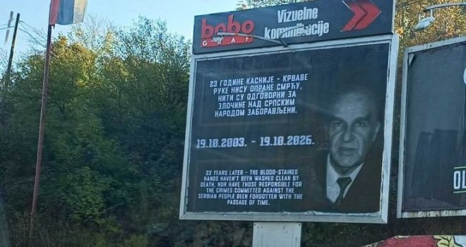 Uklonjen jedan od plakata u fotografijom Alije Izetbegovića: 'Zaprepašteni smo da je neko prelijepio naš bilbord!'