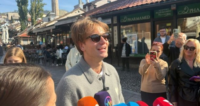 Jakov Jozinović prošetao Baščaršijom i izazvao euforiju: Djeca plakala od sreće